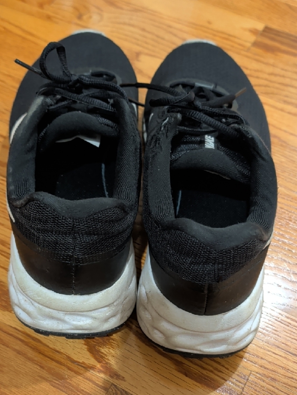 Black Nike Athletic Sneakers Size 11. - Picture 3 of 4